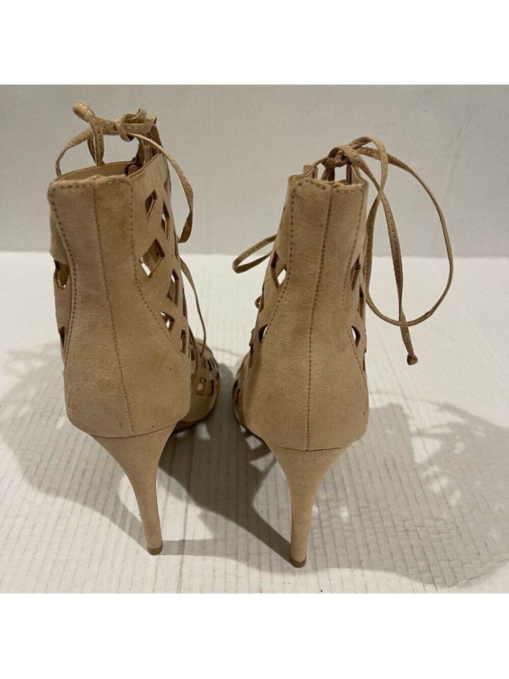 Women’s Wild Diva Faux Suede Beige Strappy Vegan Sandal Heels Size 7.5 US! - Picture 5 of 7